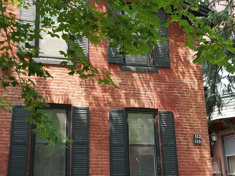 135 Gibbs St — Photo 1