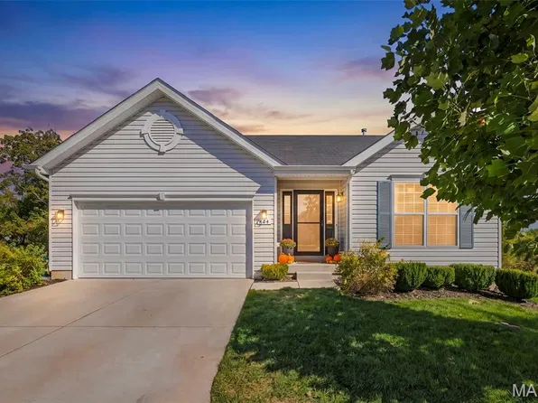 424 Cozy Pines Dr, Lake Saint Louis, MO 63367
