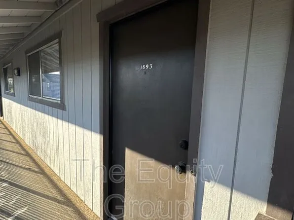 1893 Emma Lee Ln, Hanford, CA 93230