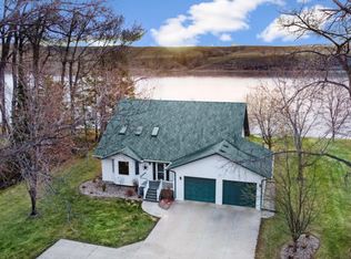 3272 River Place Dr N, Mandan, ND 58554