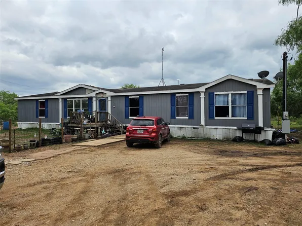 608 Country Breeze St, Floresville, TX 78114