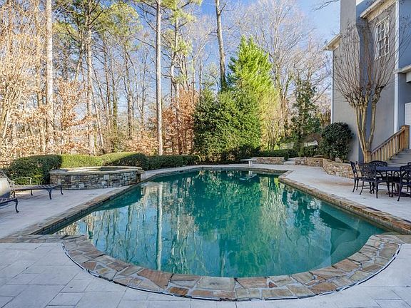 4th image of 565 Mount Paran Rd