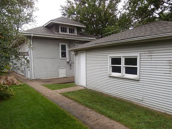 3rd image of 305 S 26th Ave