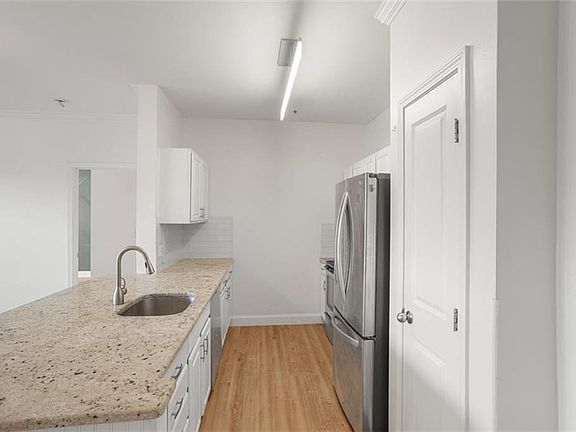 4th image of 1000 Providence Pl APT 114