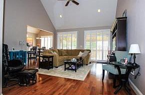 1st image of 207 Green Valley Dr