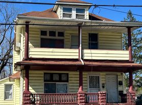 4088 E 104th St, Cleveland, OH