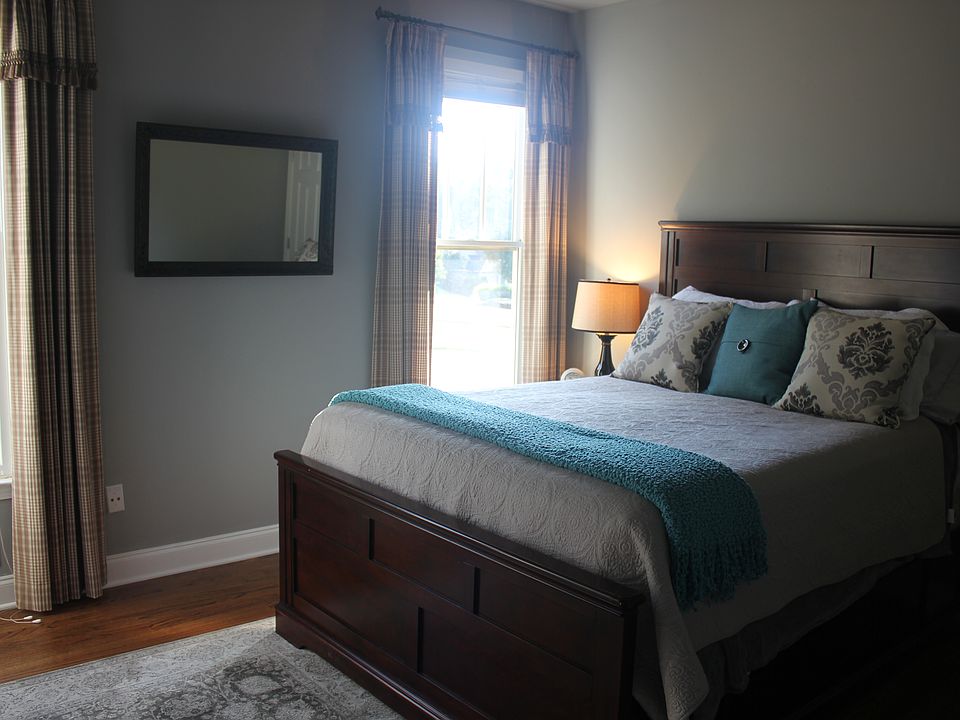 2nd bedroom