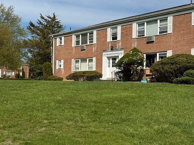 1st image of 15D Rolling Ridge Rd #15D