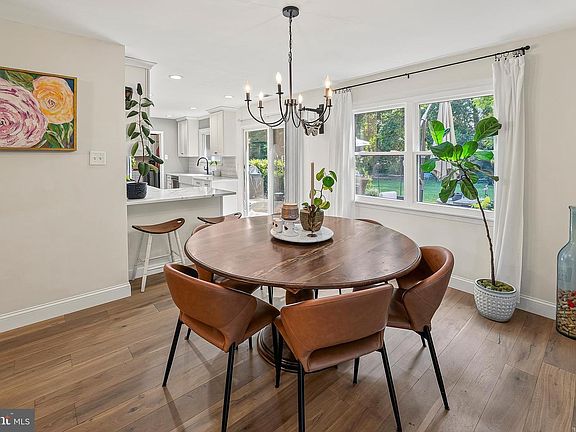 5th image of 12 Champagne Ct