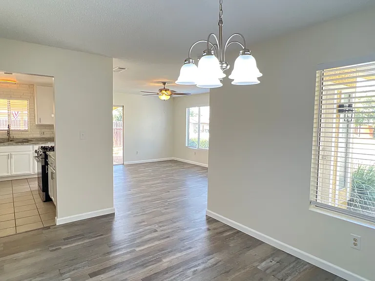 10917 Cave Ave — Photo 7