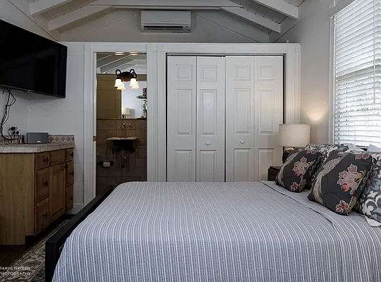 1110 Elgin Ln — Photo 16