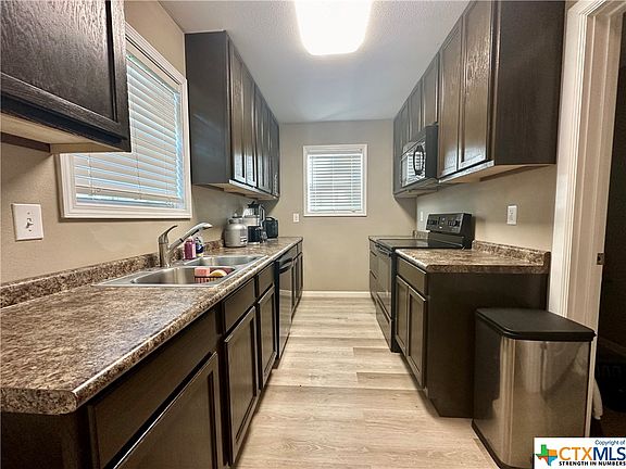 3rd image of 1417 Shofner Dr