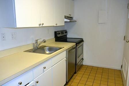 5th image of 222 Race St APT 6