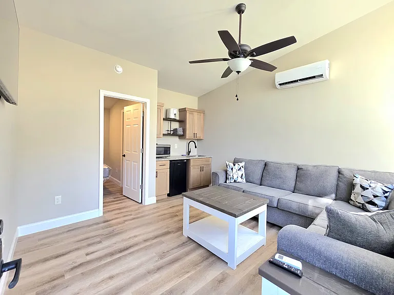 2042 Creek Rd #3 — Photo 2