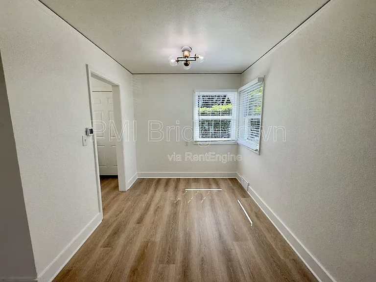 5420 NE 13th Ave — Photo 4
