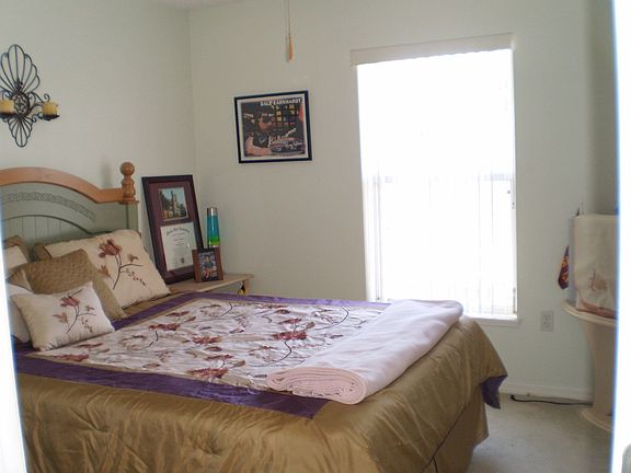 4th image of 256 Pleasant Gardens Dr