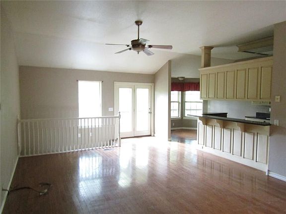 4th image of Lacock Ln