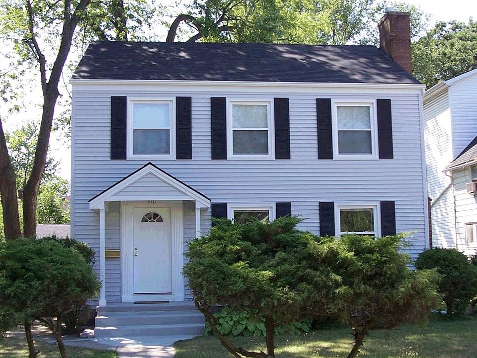 1st image of 910 Woodlawn Ave