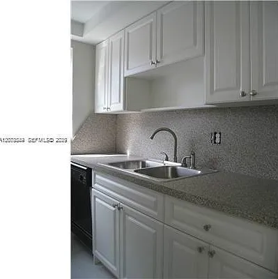 Village At Dadeland Condo — Photo 2