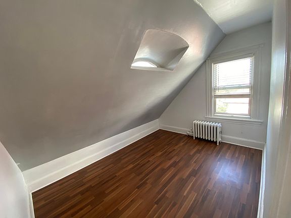 4th image of 270 Rich Ave #3