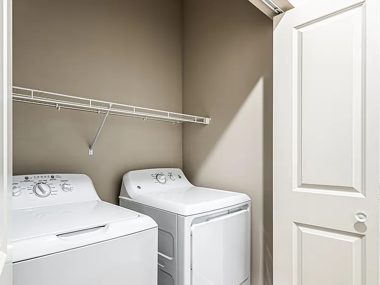 Brighton Crossing Apartments — Photo 33