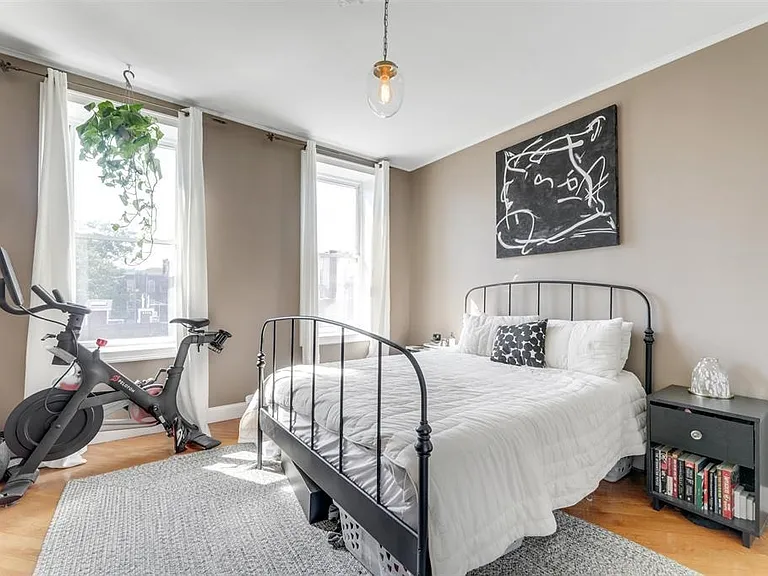 931 Park Ave #5R — Photo 9