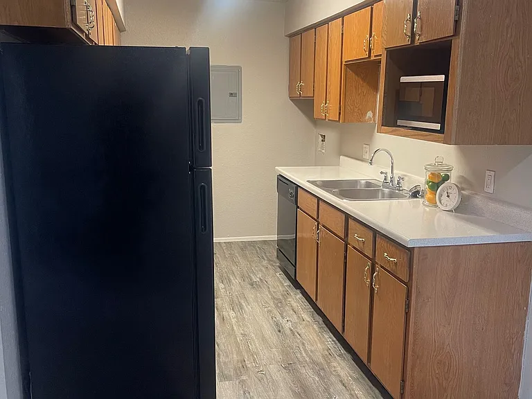 Bentwood Apartments — Photo 35