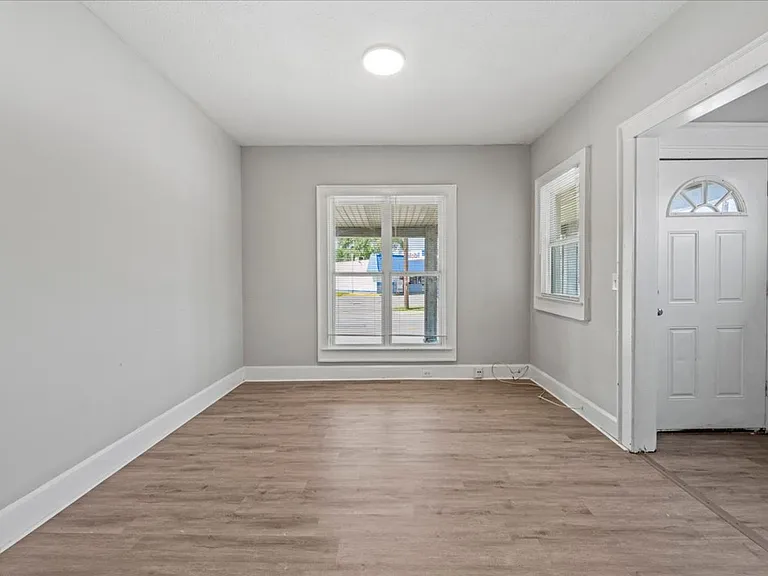 447 N Sherman Dr — Photo 5