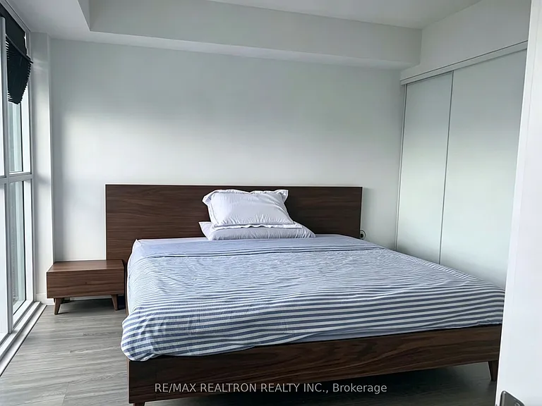 225 Village Green Sq #609 — Photo 3