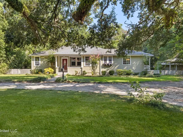 3801 Dantzler St, Moss Point, MS 39563