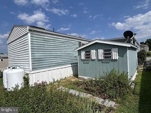 2nd image of 21 S Green Acres Cir