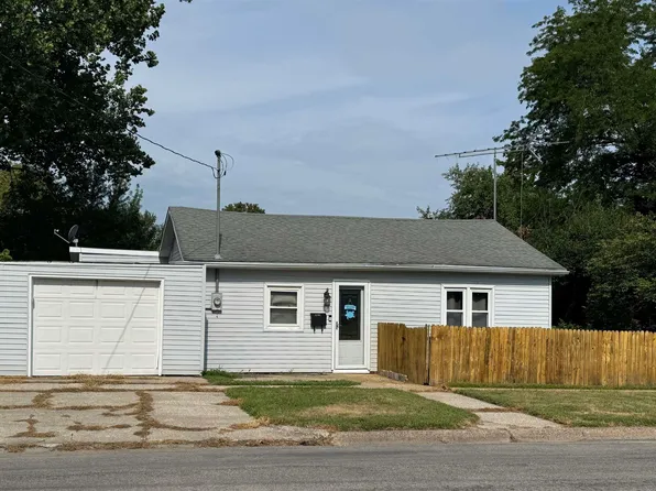 406 N Cedar St, Creston, IA 50801