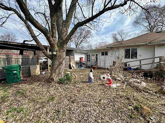 3rd image of 24585 Fillmore Rd