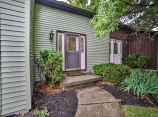 766 Robin Rd, Amherst, NY 14228