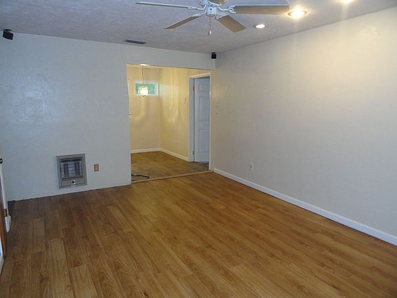 3rd image of 2930 Oakwood Dr