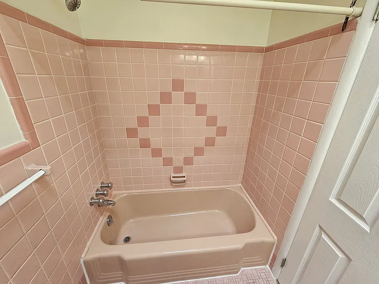 58 Suburban Ln — Photo 18