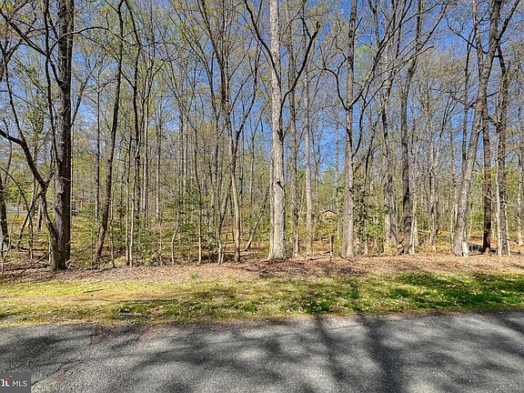 4th image of 46 Lakewood Cir