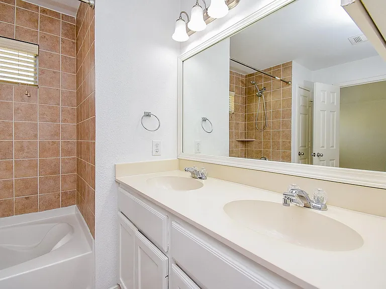 2202 Naomi St #3 — Photo 33