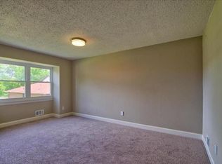 11 N Worth Ave, Elgin, IL 60123