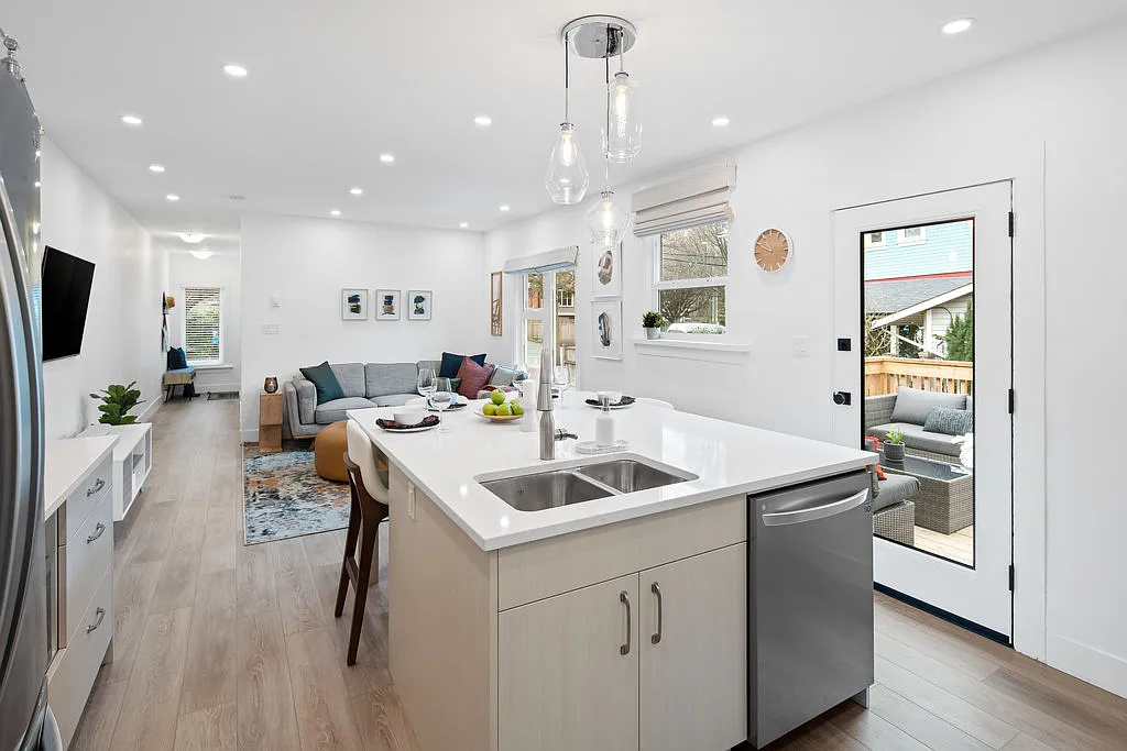 2 bed, 1200 sqft, $4,500 — Photo 4