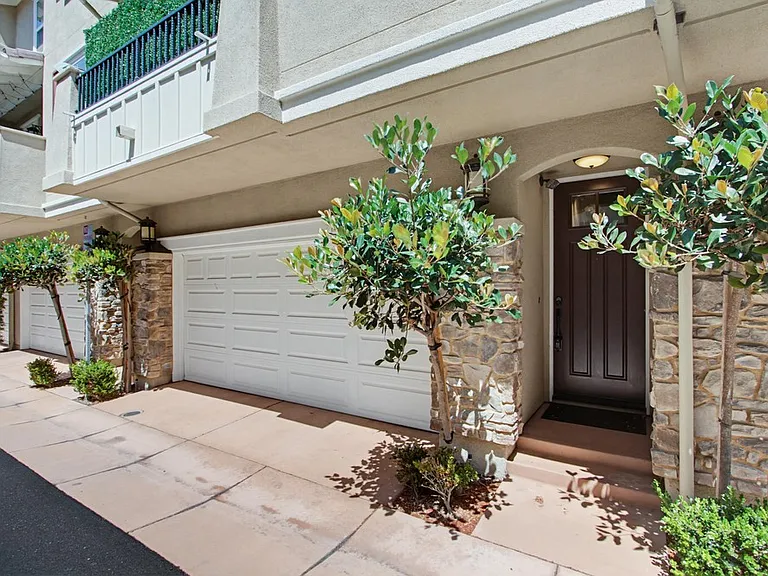 2115 Cosmo Way — Photo 4