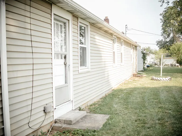 1080 Kelly Dr — Photo 3