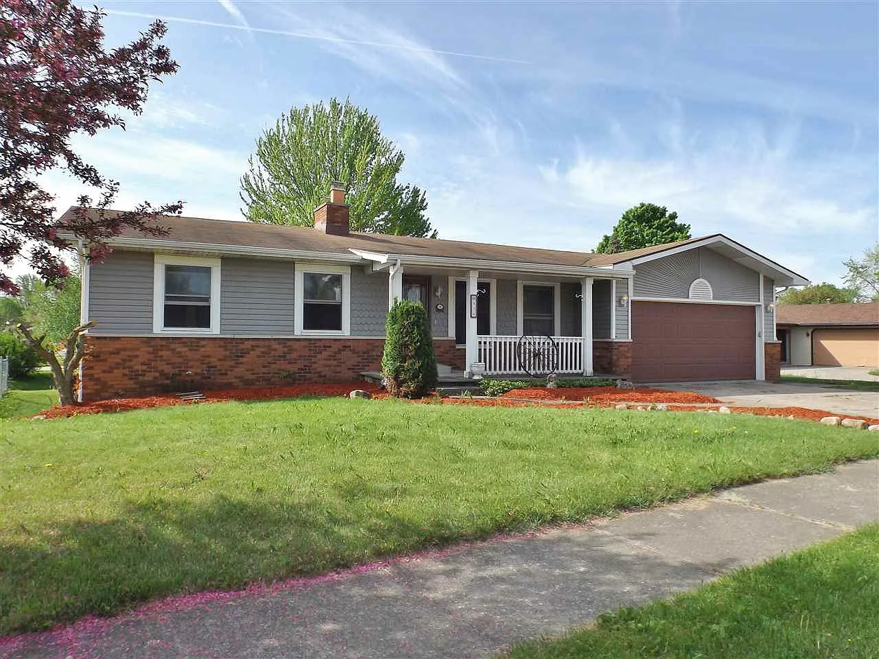 424 Columbia Dr photo 1