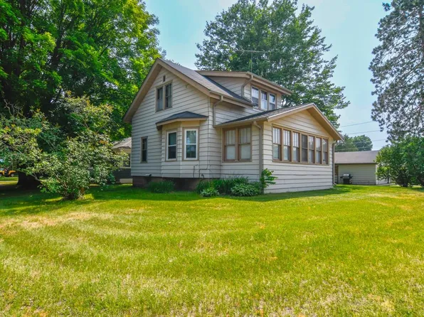 402 W Wescott Ave, Shawano, WI 54166