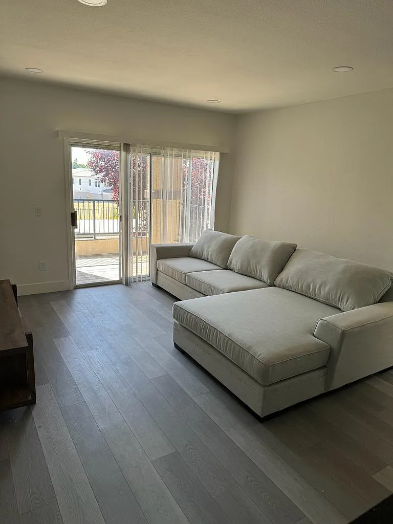 701 Gibson Dr — Photo 4