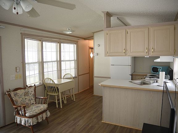 3rd image of 530 Flamingo Cir