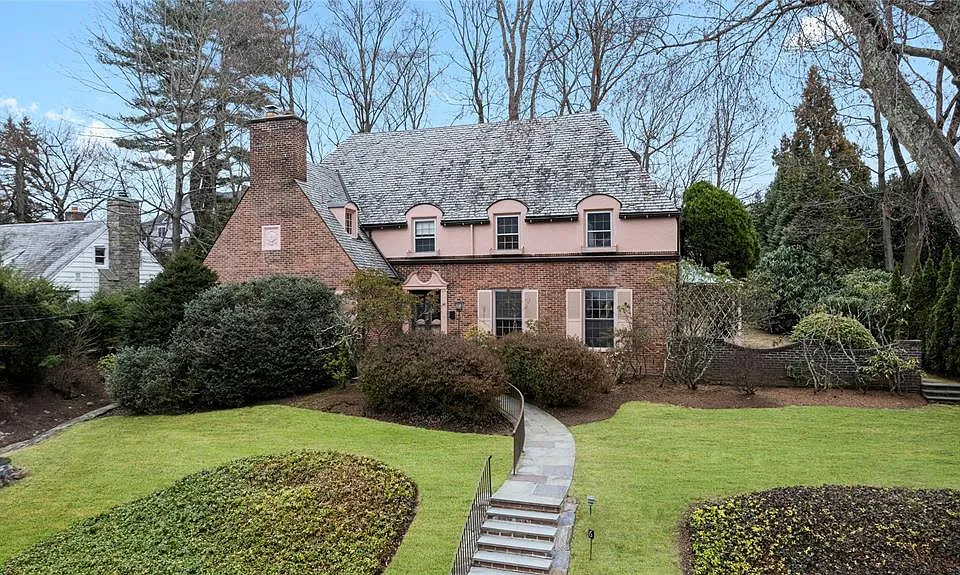 6 Fox Meadow Rd