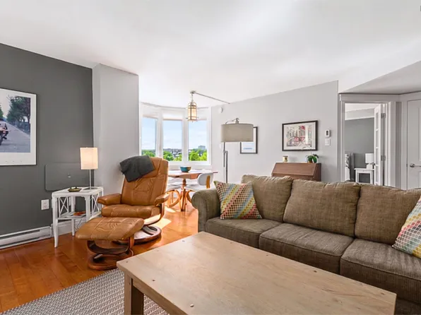 45 Vimy Ave #1123, Halifax, NS B3M 4C5