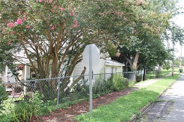 2nd image of 1004 W 3rd Ave
