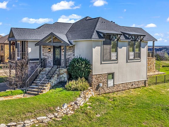 3rd image of 30 Oyster Bay